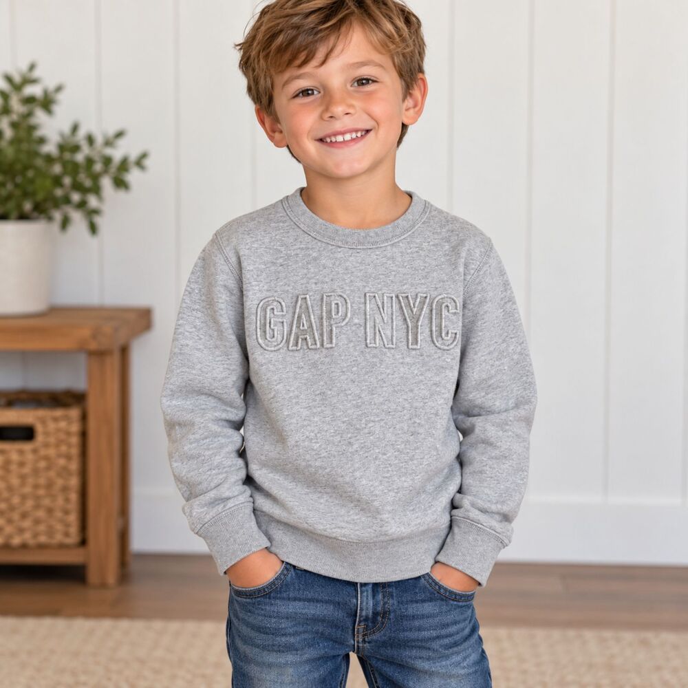 GAP NYC Boys Gray Fleece Sweatshirt Raised Logo Crew Neck Size S 6-7